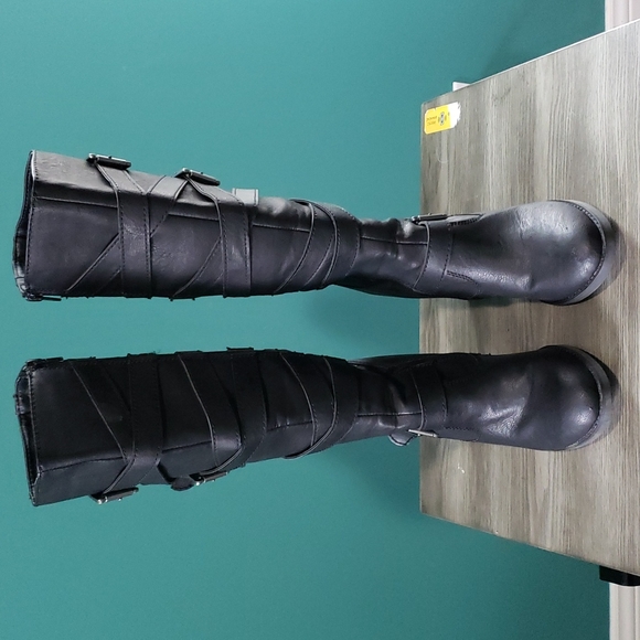 Madden Girl Kiickbak Heel Boots Black Pari Size 10 Womans with Buckles - Picture 2 of 10